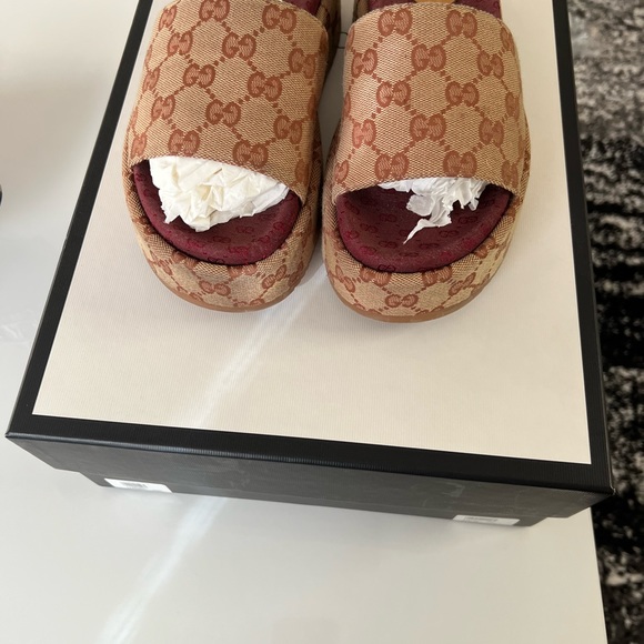 Original Gucci
Angelina logo-detailed coated-canvas platform sandals
Beige - Picture 2 of 10